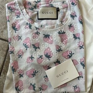 Gucci shirt in perfect condition